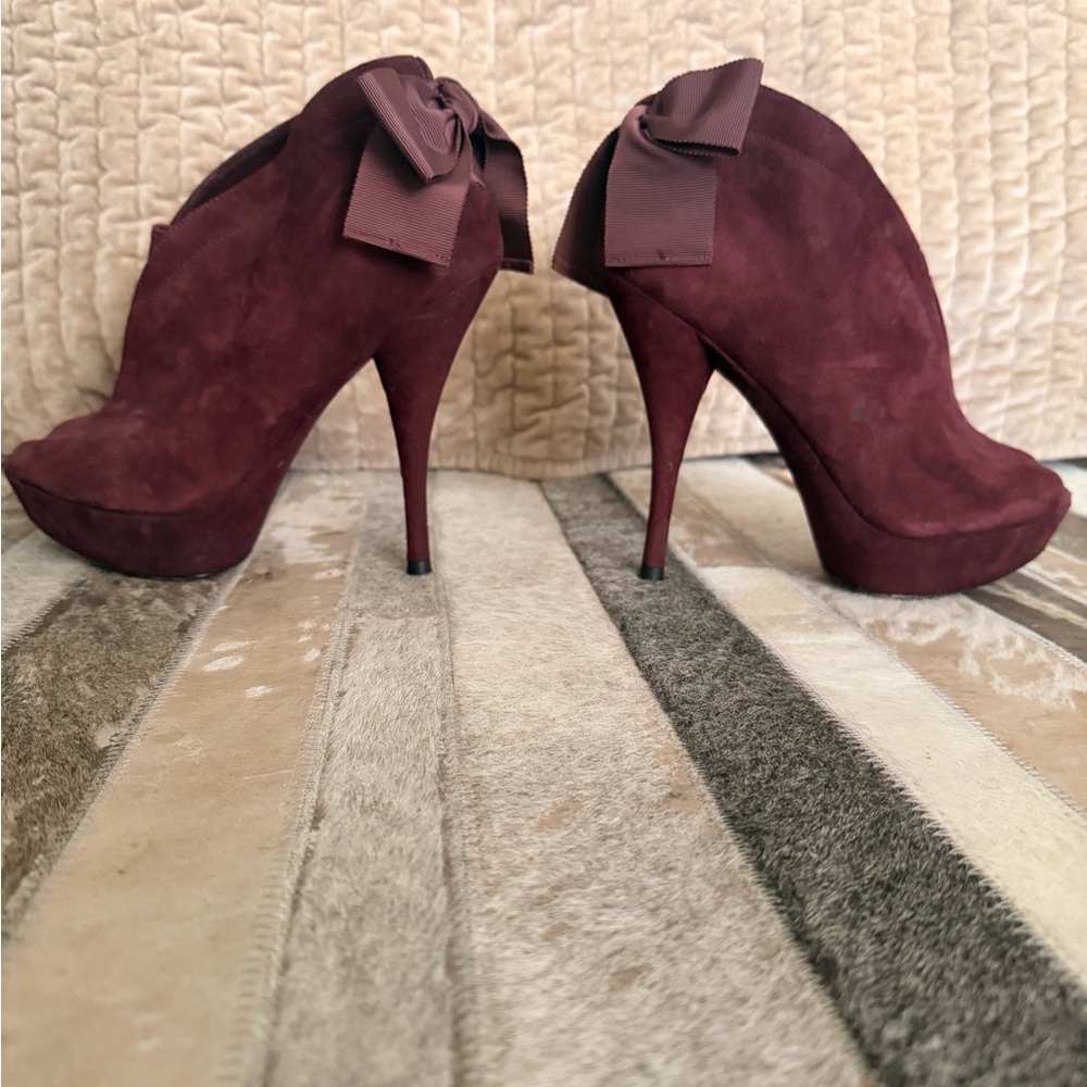 Vera Wang Elegant Burgundy Suede Platform High Heels with Bow Accent